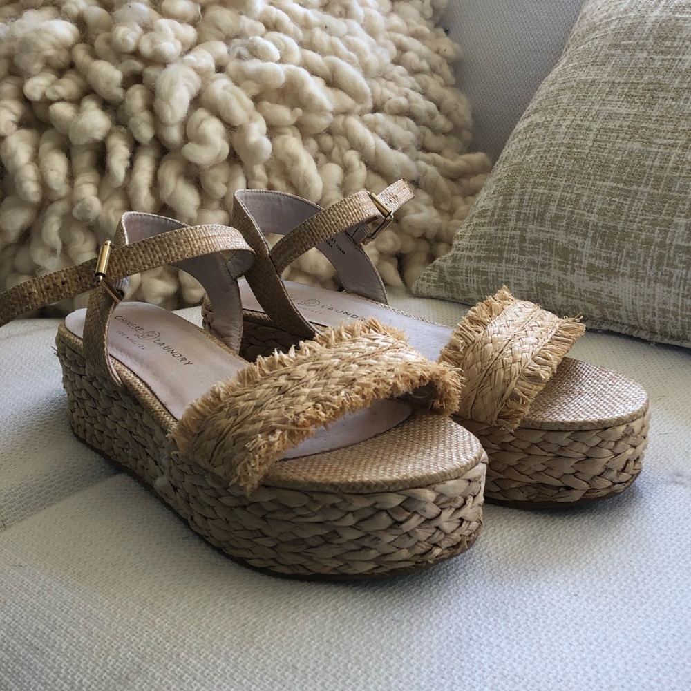 Chinese Laundry Straw Platforms